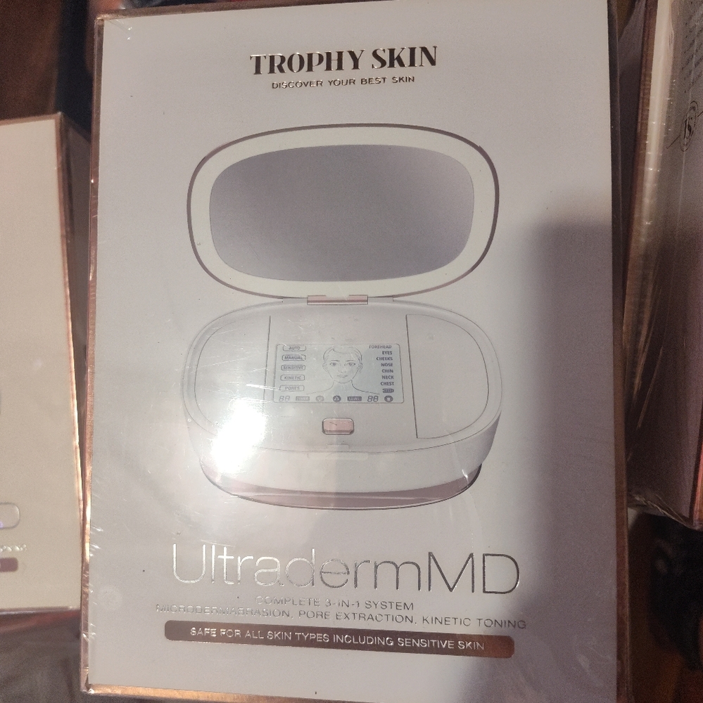 Trophy Skin UltradermMD Complete 3 in 1 System - Picture 5 of 8